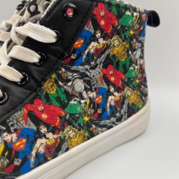 DC Superhero Collage High. Top‎ Boys Shoes Sneakers Size 3 - Picture 2 of 12